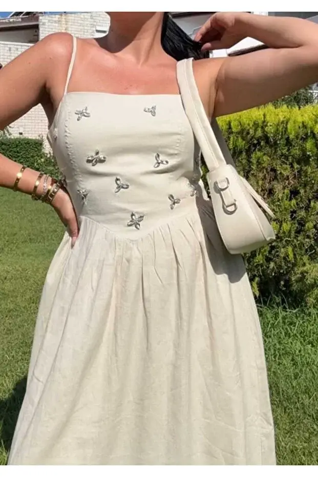 Taş Detaylı Askılı Beyaz Elbise
