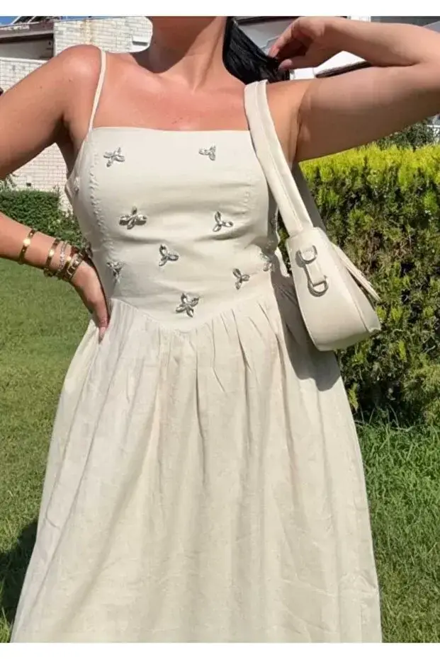 Taş Detaylı Askılı Beyaz Elbise