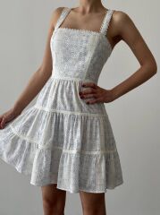 Çiçek Desenli Beyaz Elbise