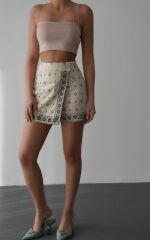 Çiçek Desenli Krem Şort Etek