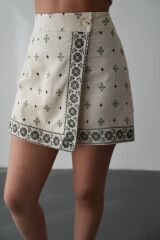 Çiçek Desenli Krem Şort Etek