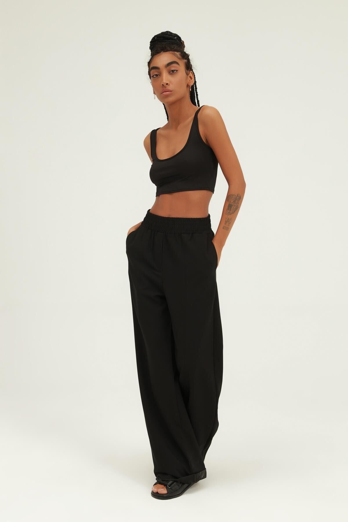 Siyah Askılı Bluz Crop