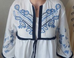 Nakış Detaylı Bağlamalı Bluz