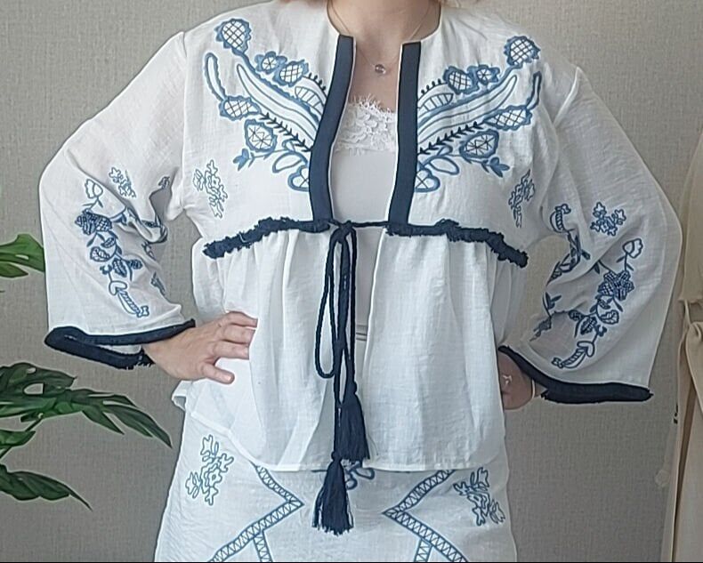 Nakış Detaylı Bağlamalı Bluz