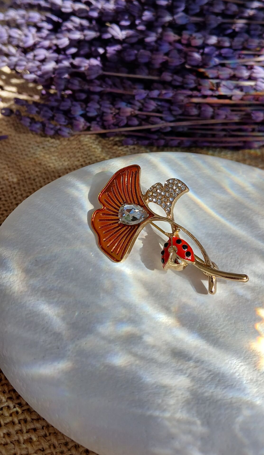 Uğur Böceği Detaylı Çiçek Broş