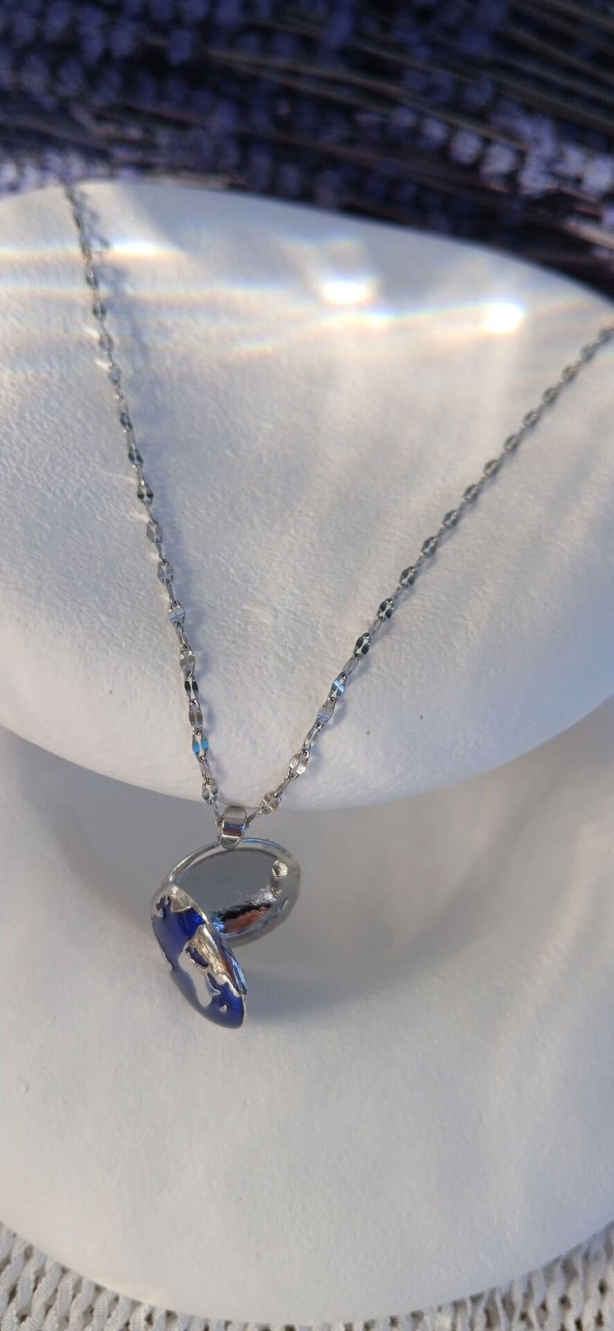 Dünya Detaylı Açılır-Kapanır Çelik Kolye